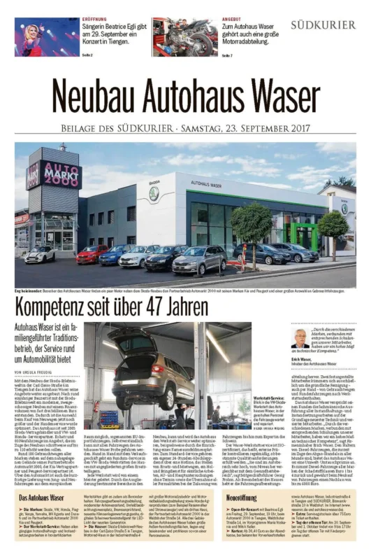 Außenansicht des Autohaus Waser mit mehreren geparkten Skoda-Fahrzeugen davor.