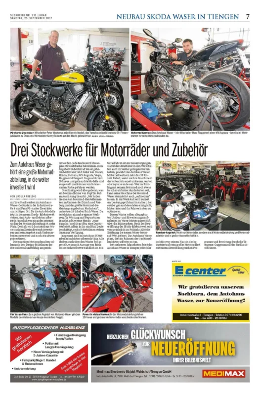 Eine Zeitungsseite zeigt verschiedene Motorräder und Zubehör im Autohaus Waser.