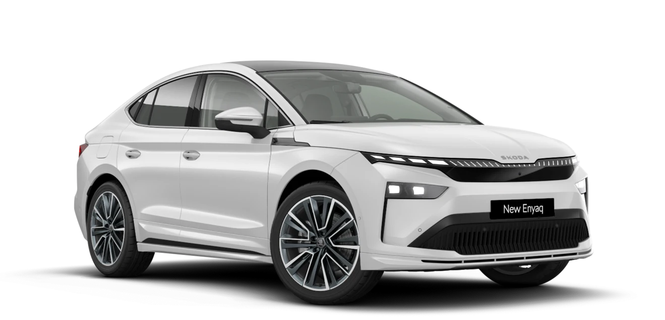Ein weißer Skoda Enyaq Coupé von der Seite.