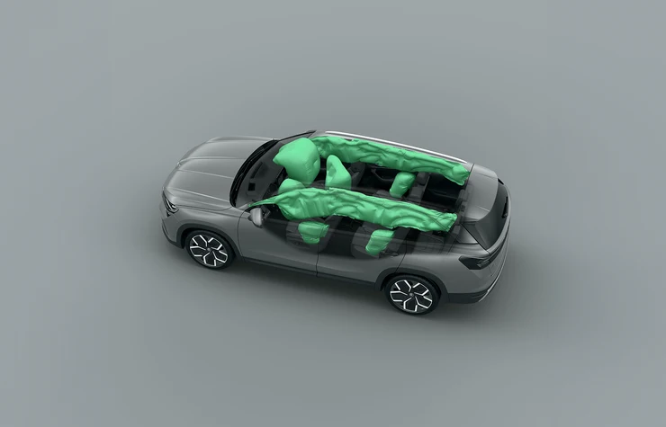 Kodiaq-gg_bp1920_4 Ein grauer Škoda Kodiaq mit sichtbaren grünen Airbags im Innenraum.
