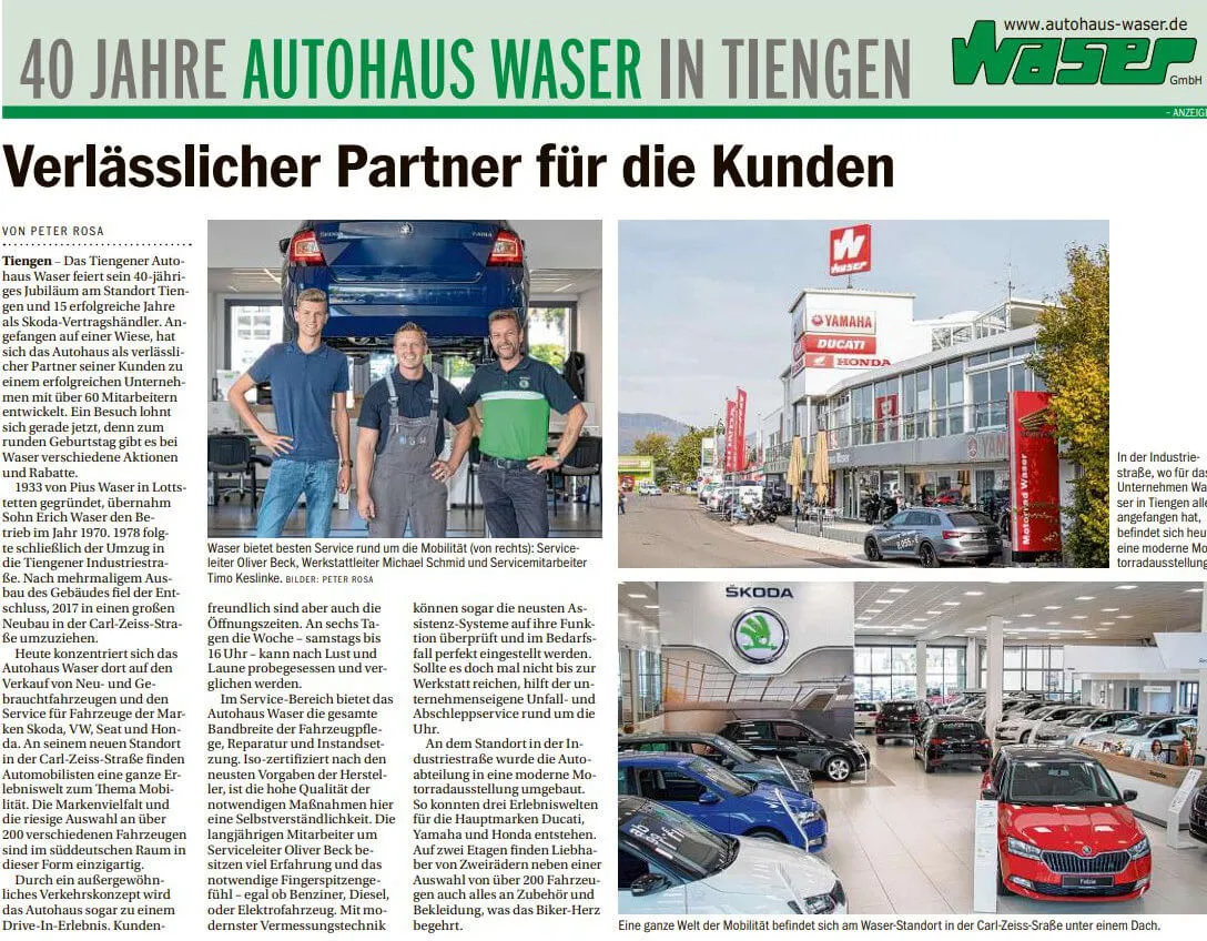 Zeitungsartikel über das 40-jährige Jubiläum des Autohauses Waser in Tiengen mit Bildern von Mitarbeitern und Autos im Showroom.