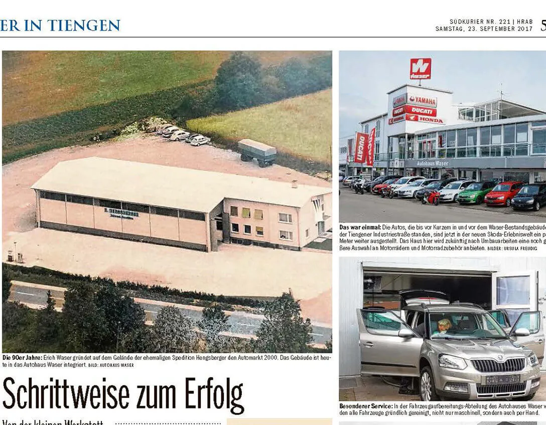 Ein Autohaus mit mehreren geparkten Fahrzeugen und ein Skoda SUV in einer Werkstatt.