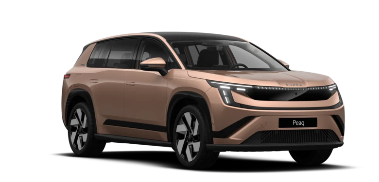 Ein kupferfarbener Skoda Epiq SUV von schräg vorn.
